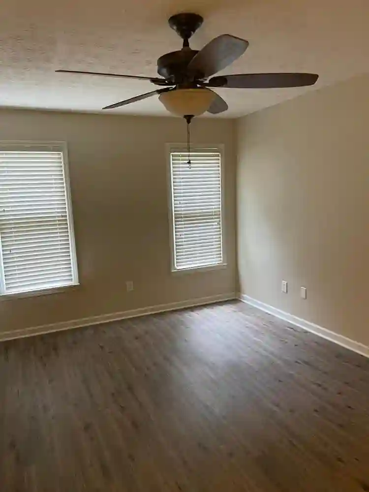6 BR in Lawrenceville