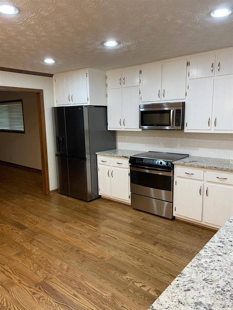 6 BR in Lawrenceville