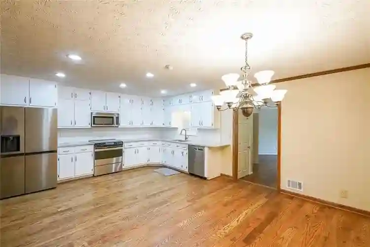 6 BR in Lawrenceville