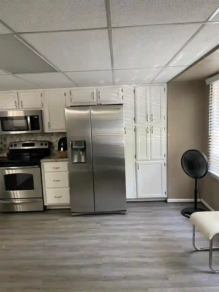 6 BR in Lawrenceville