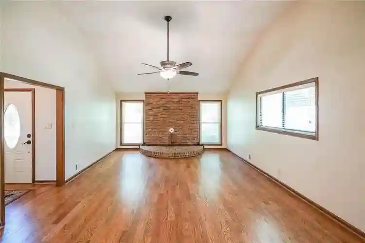 6 BR in Lawrenceville
