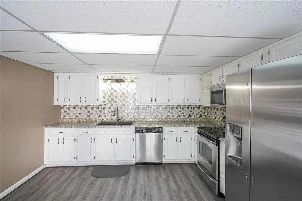 6 BR in Lawrenceville