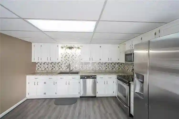 6 BR in Lawrenceville