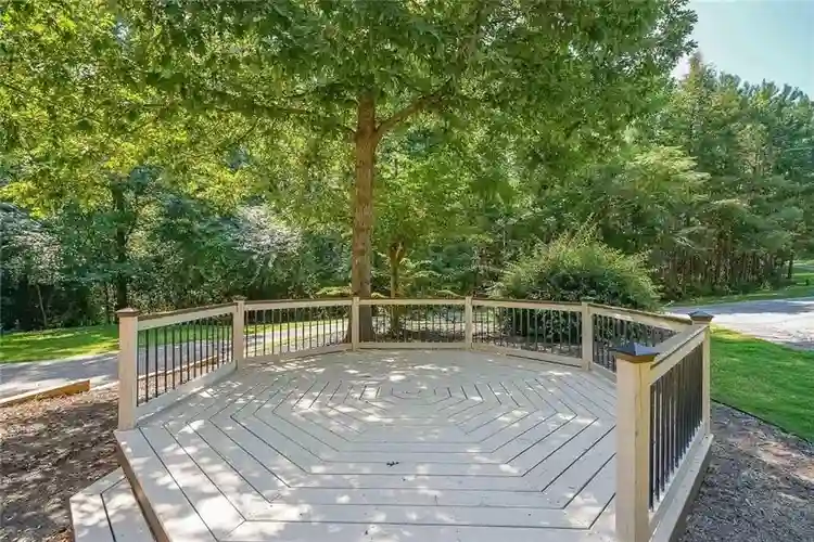 6 BR in Lawrenceville