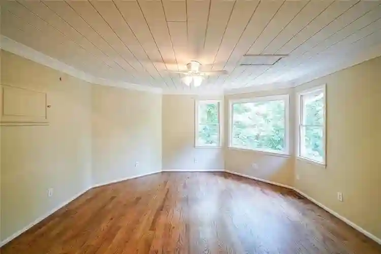 6 BR in Lawrenceville
