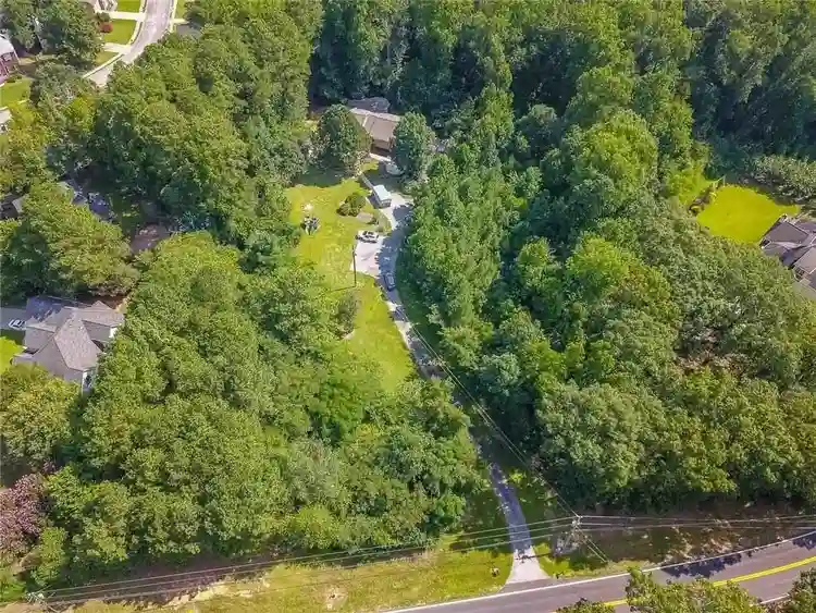 6 BR in Lawrenceville