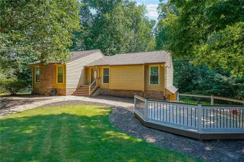 6 BR in Lawrenceville