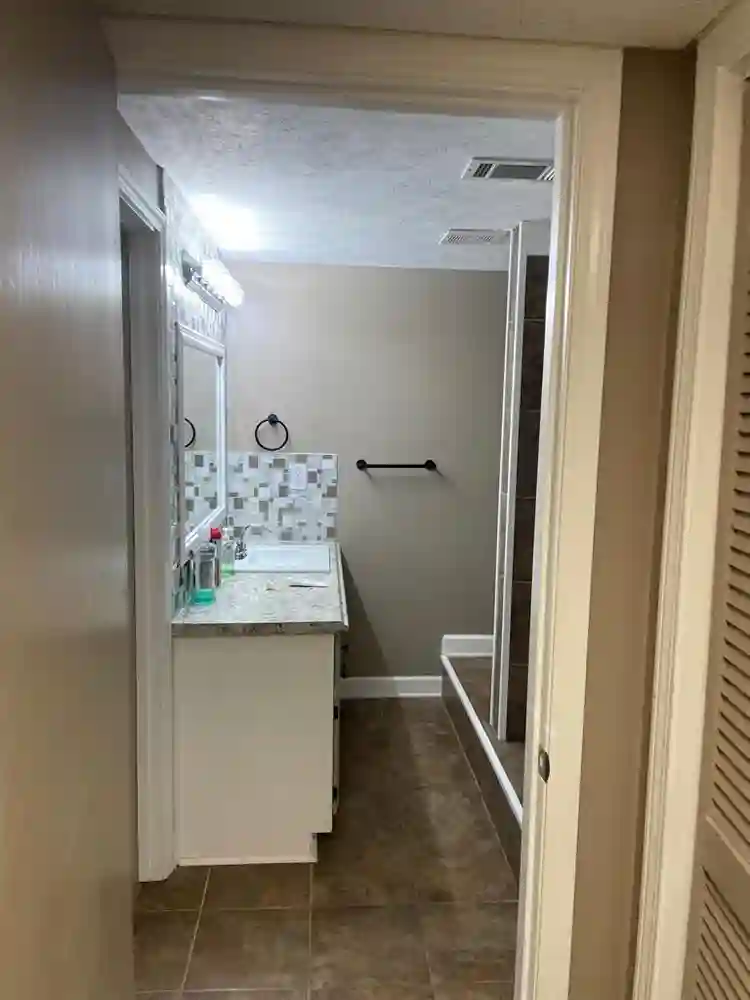 6 BR in Lawrenceville