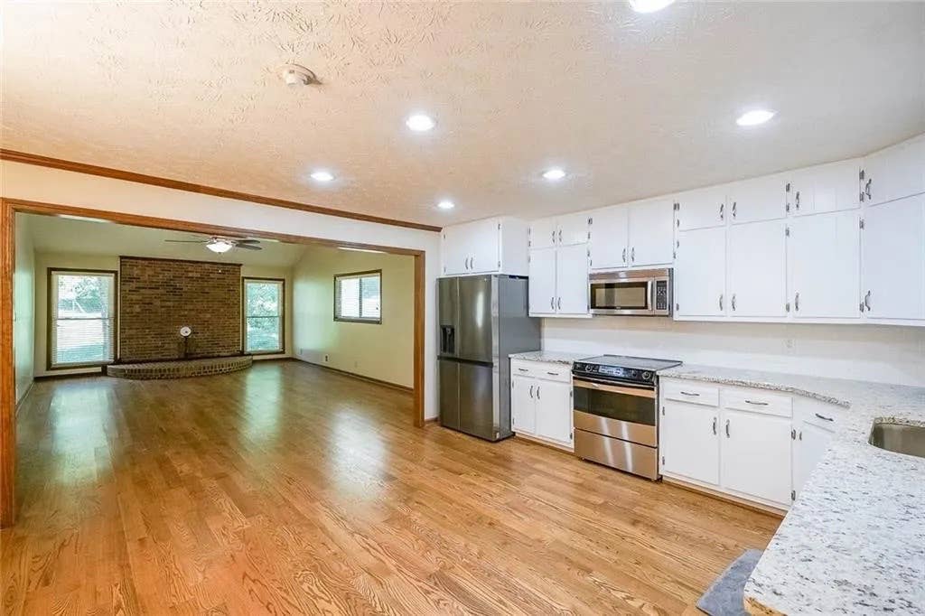 6 BR in Lawrenceville