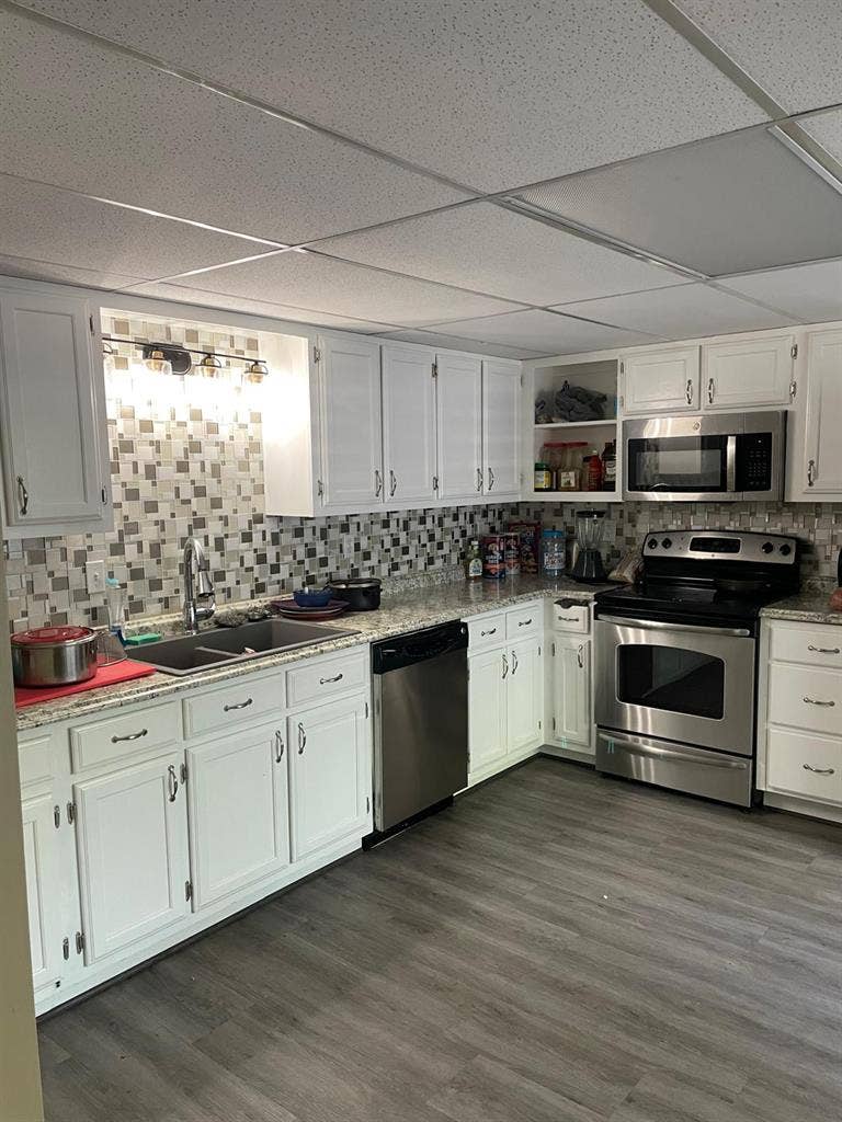 6 BR in Lawrenceville