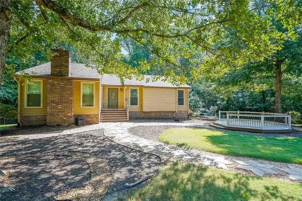 6 BR in Lawrenceville
