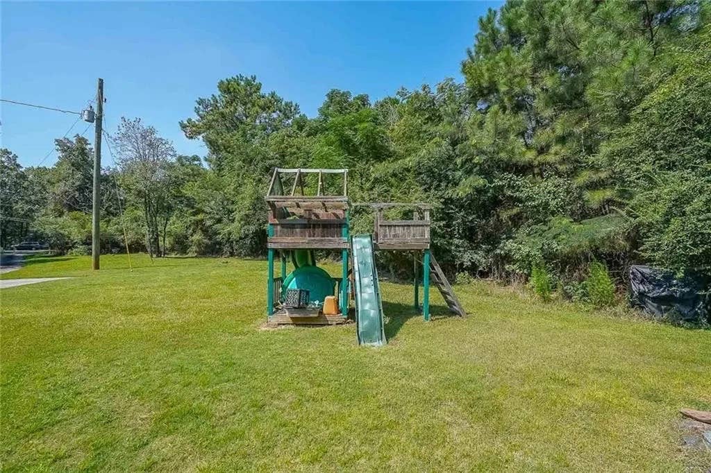 6 BR in Lawrenceville