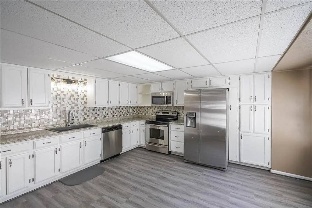 6 BR in Lawrenceville