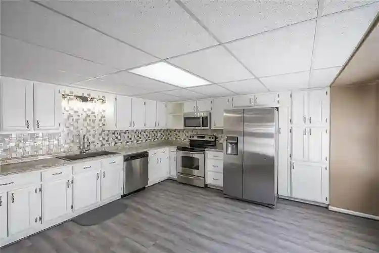6 BR in Lawrenceville