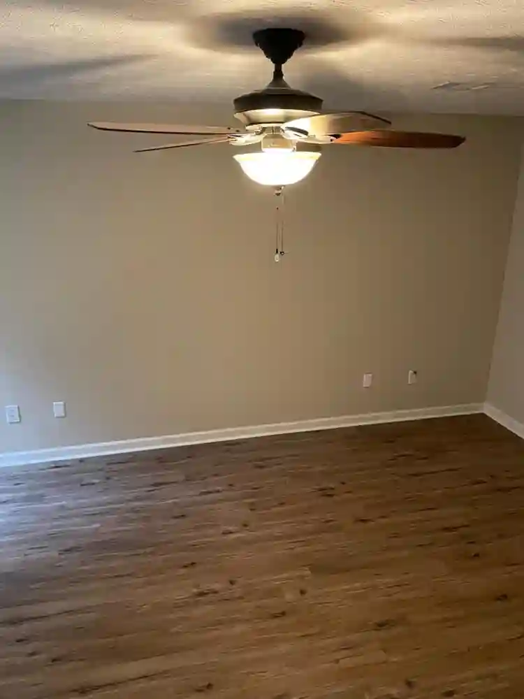 6 BR in Lawrenceville