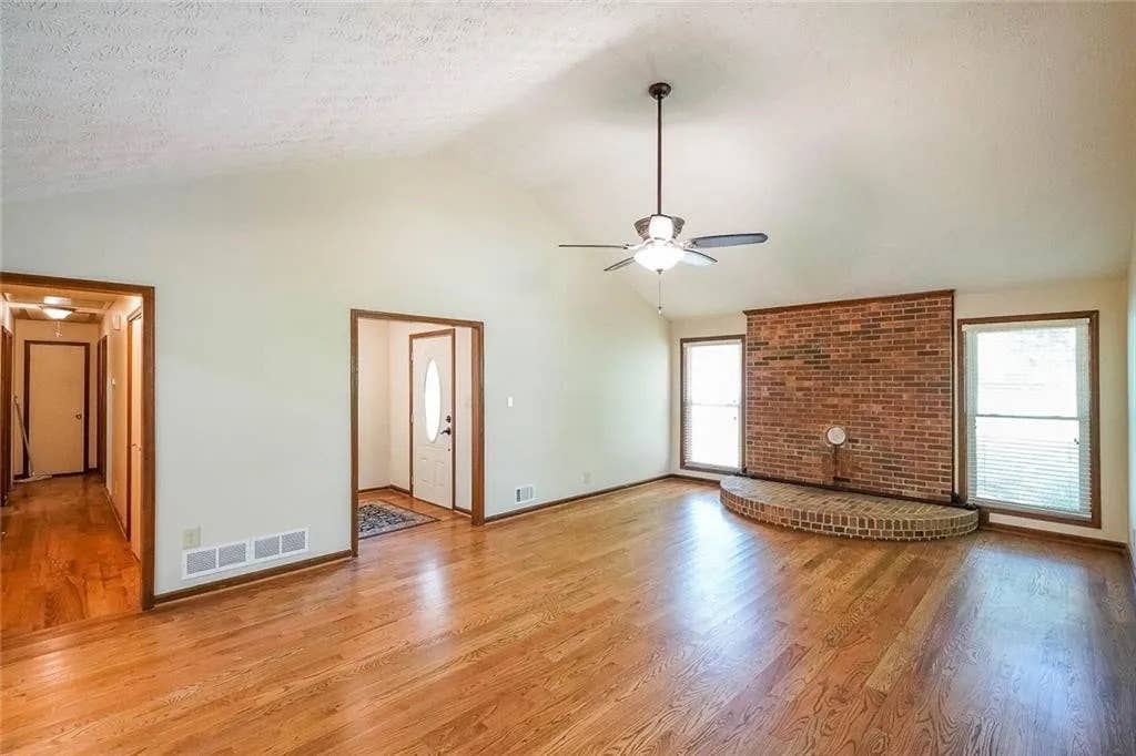 6 BR in Lawrenceville