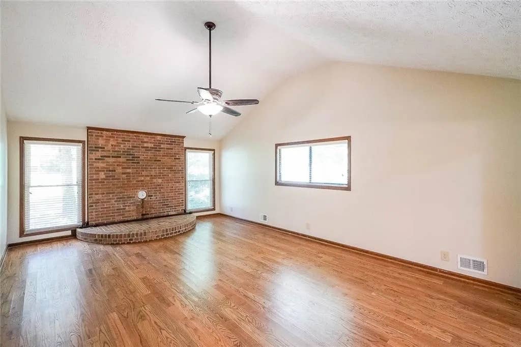 6 BR in Lawrenceville