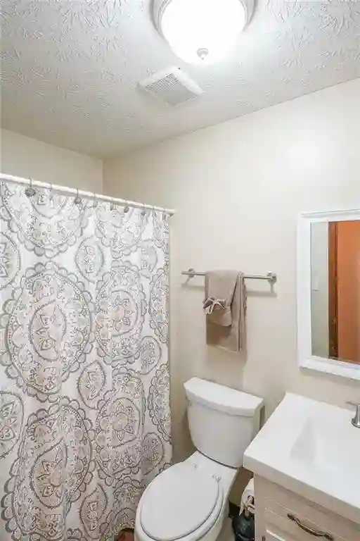 6 BR in Lawrenceville