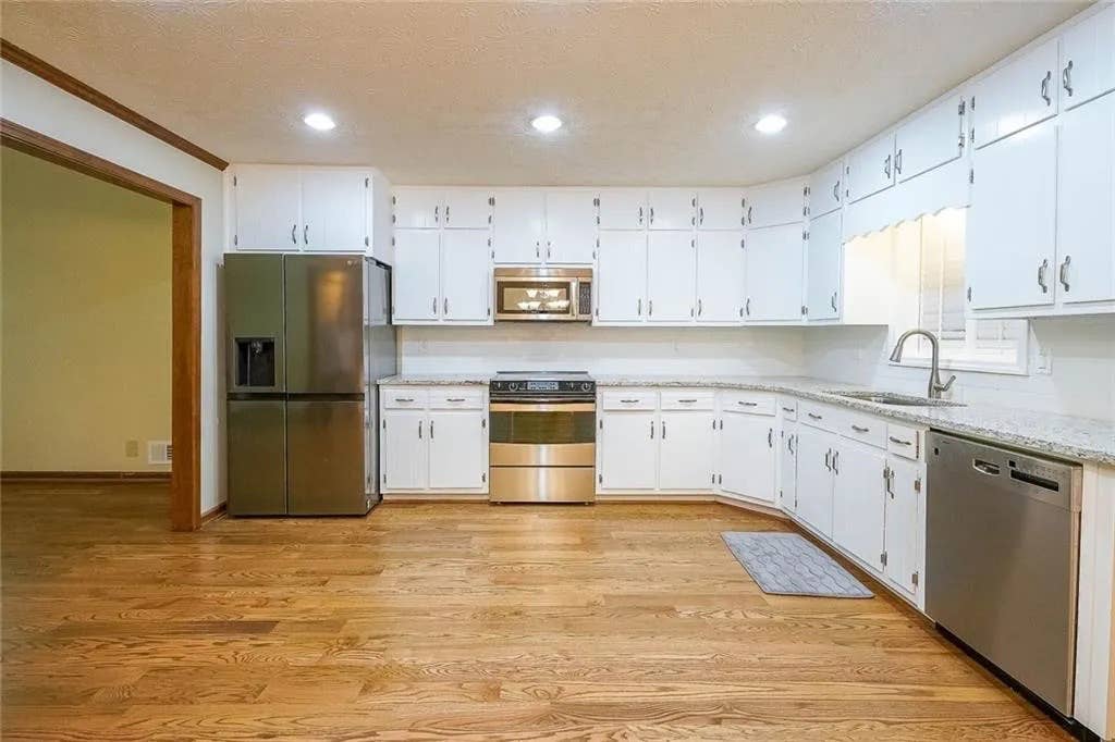 6 BR in Lawrenceville