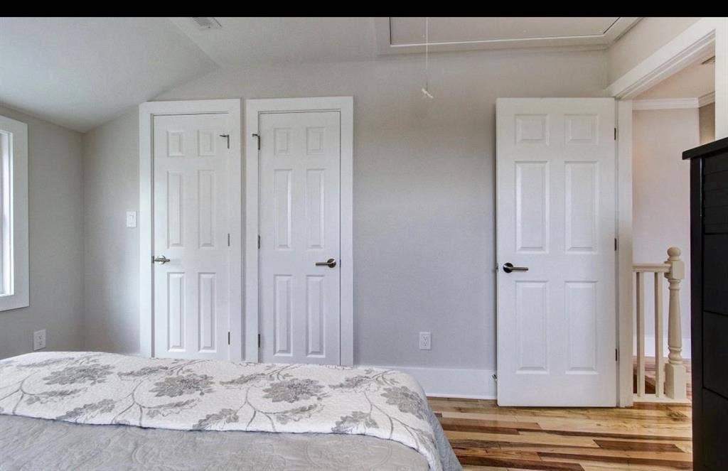2 beds 1.5 bath available for rent
