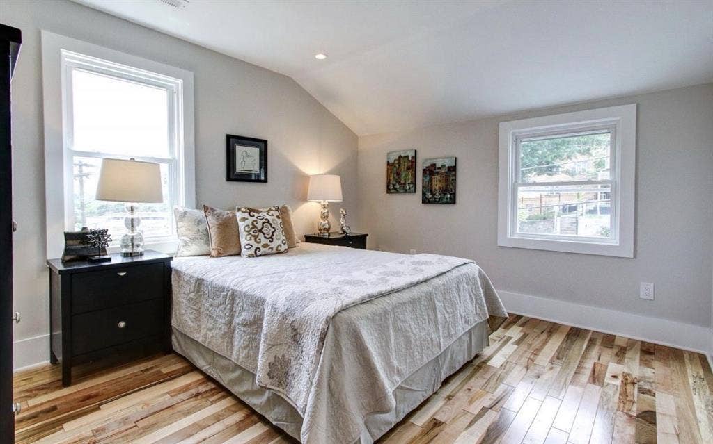 2 beds 1.5 bath available for rent