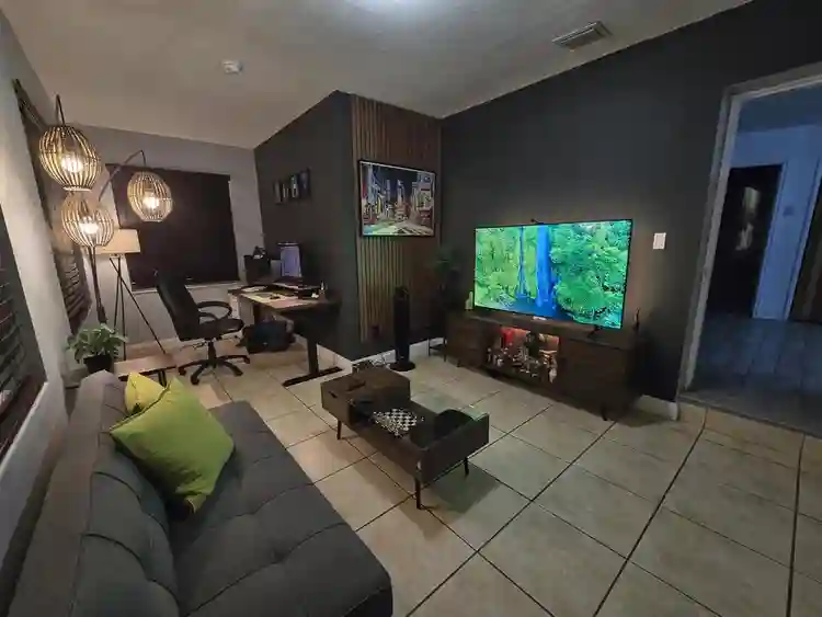 Large Private Room in NW Miami