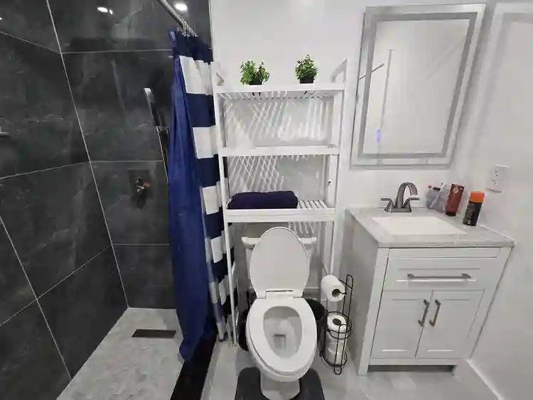 Large Private Room in NW Miami