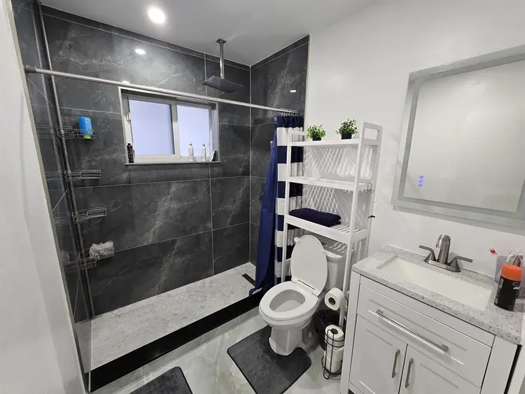Large Private Room in NW Miami