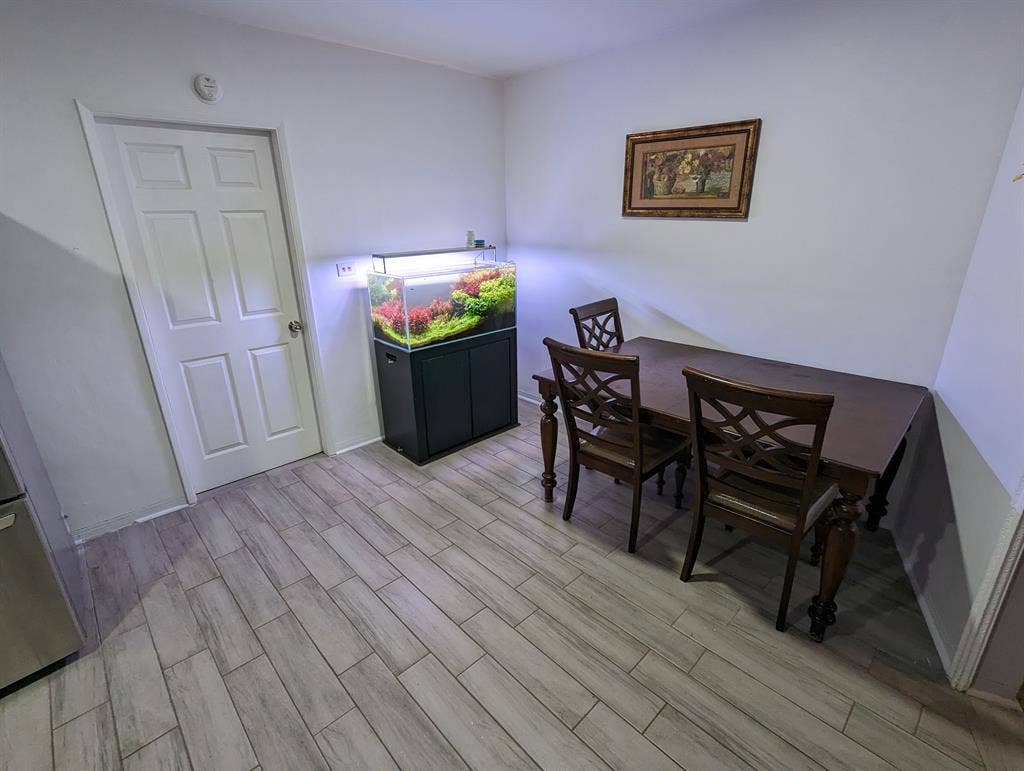 Large Private Room in NW Miami