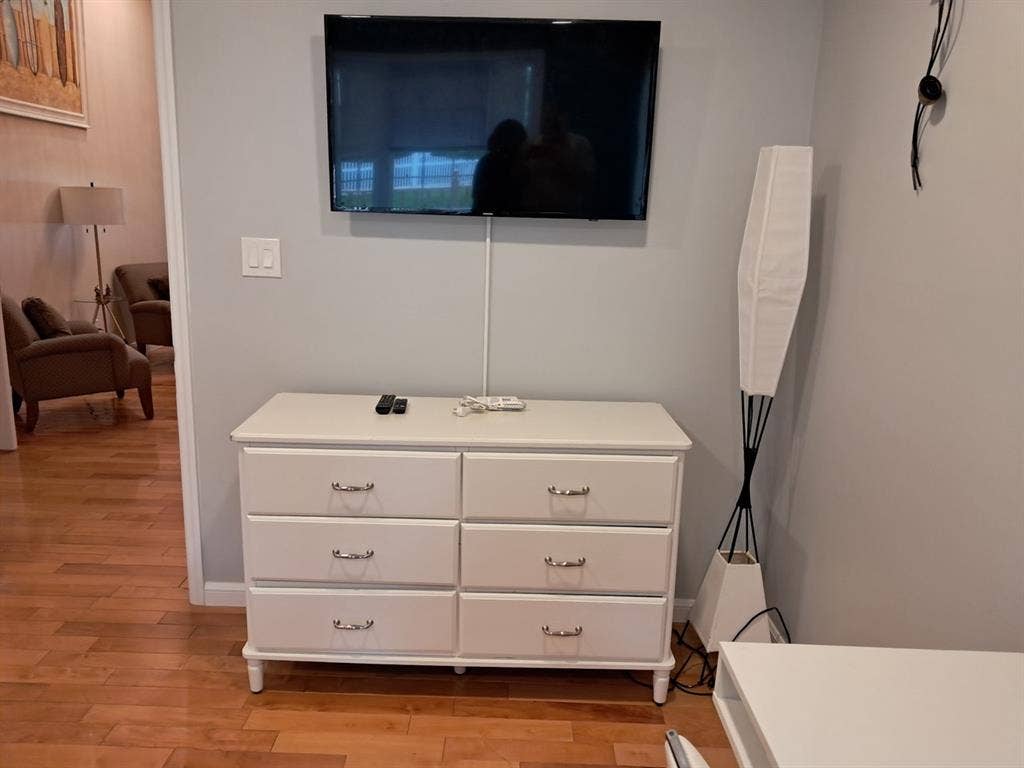 Newly Renovated Spacious Room