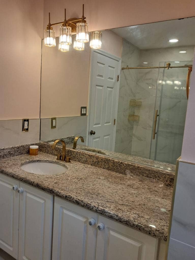 Newly Renovated Spacious Room