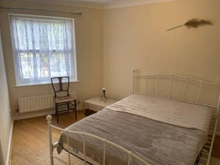 DOUBLE ROOM - EN-SUITE - ISLEWORTH