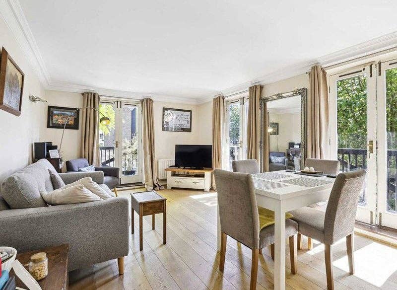 DOUBLE ROOM - EN-SUITE - ISLEWORTH