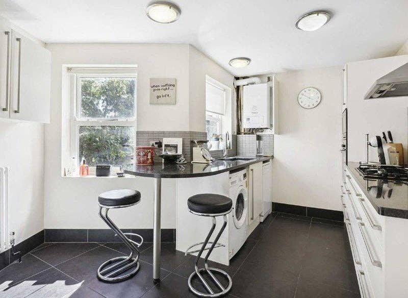 DOUBLE ROOM - EN-SUITE - ISLEWORTH