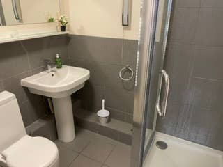 DOUBLE ROOM - EN-SUITE - ISLEWORTH