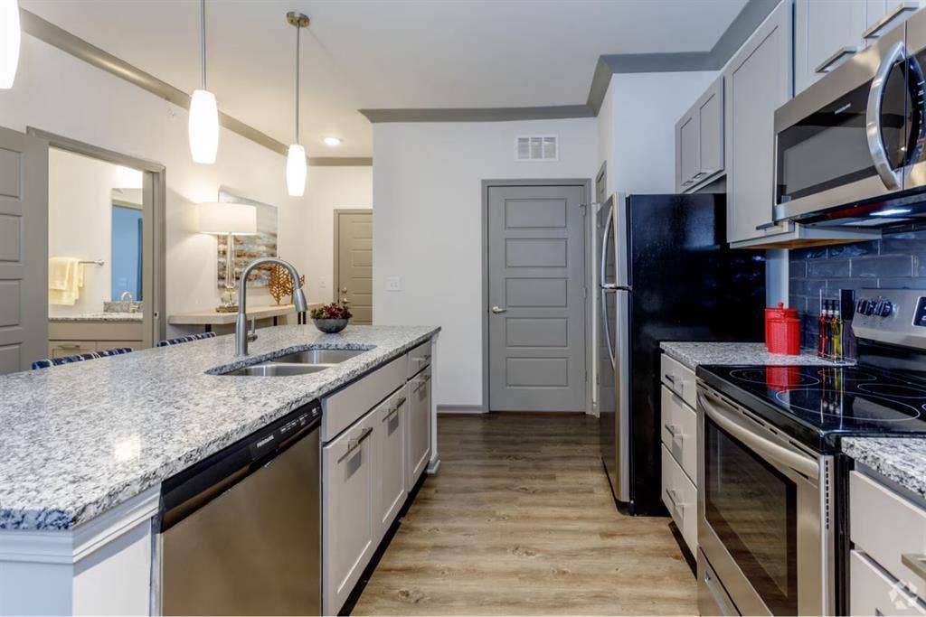 Looking for a roomate 2bed 2bath
