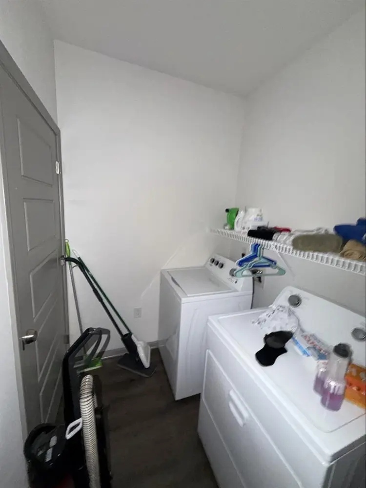 Looking for a roomate 2bed 2bath