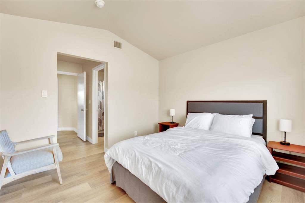 Furnished Room + private bathroom