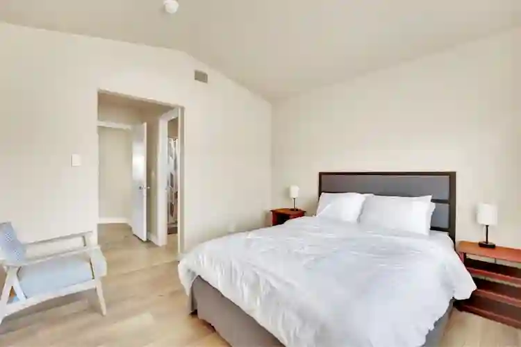 Furnished Room + private bathroom