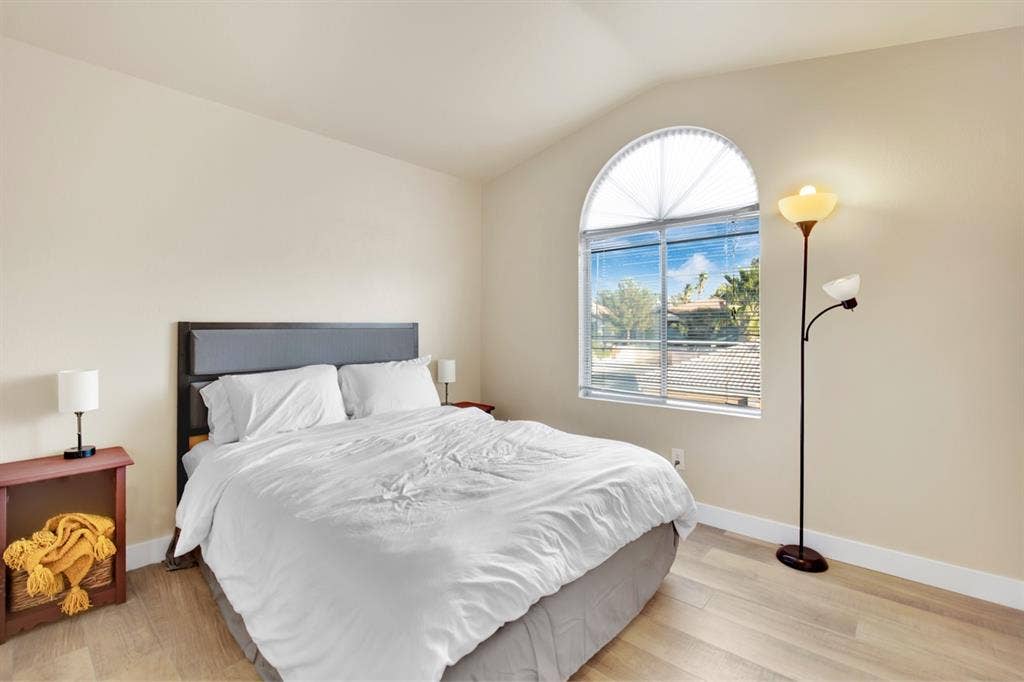 Furnished Room + private bathroom