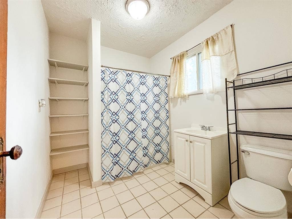 Private room near XU and UC