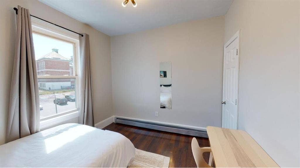 Full private bedroom for rent