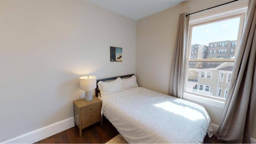 Full private bedroom for rent