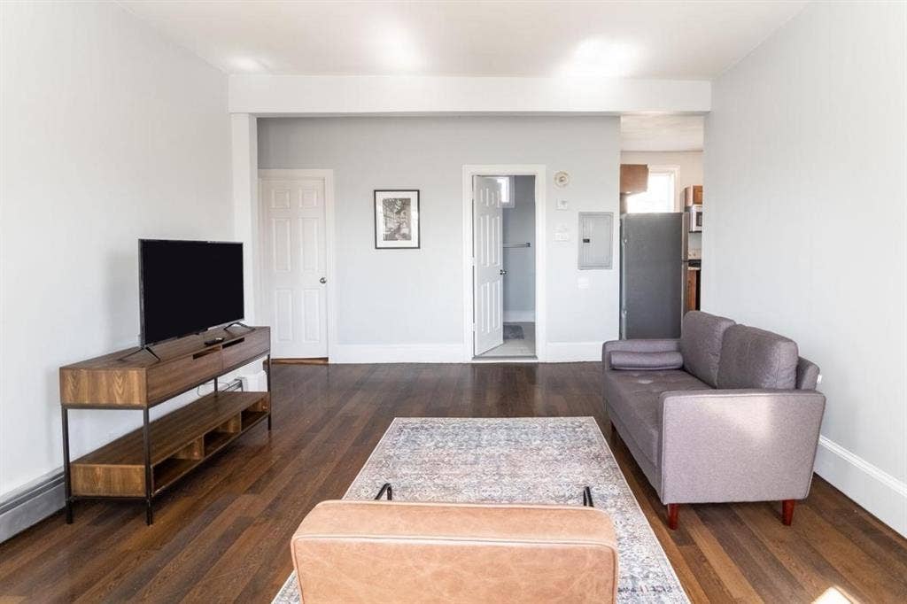 Full private bedroom for rent