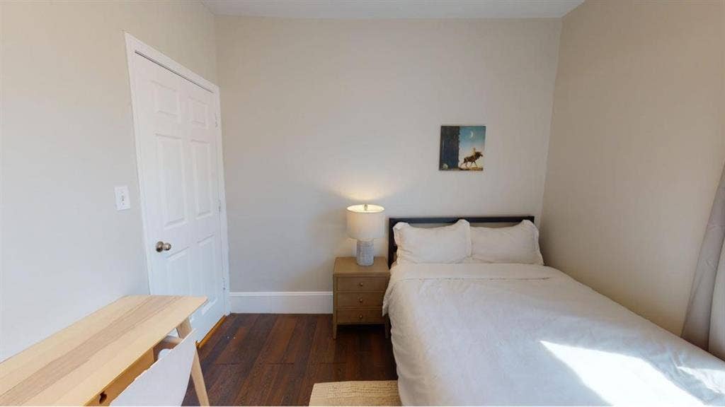 Full private bedroom for rent