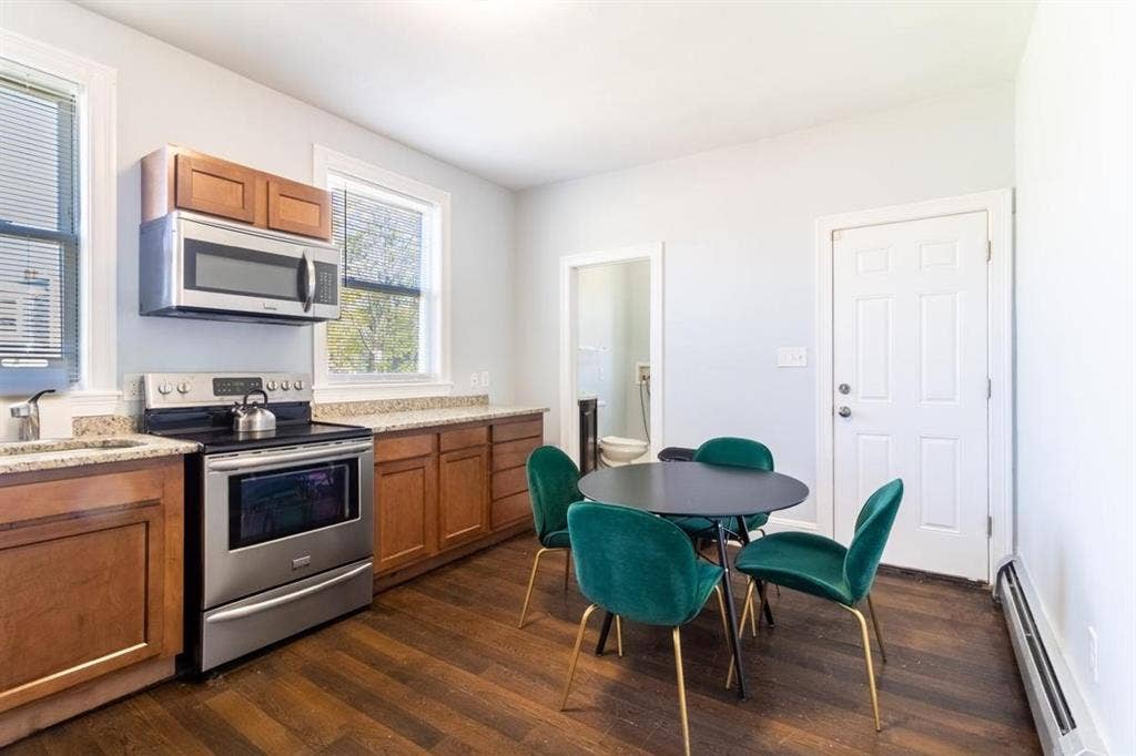 Full private bedroom for rent