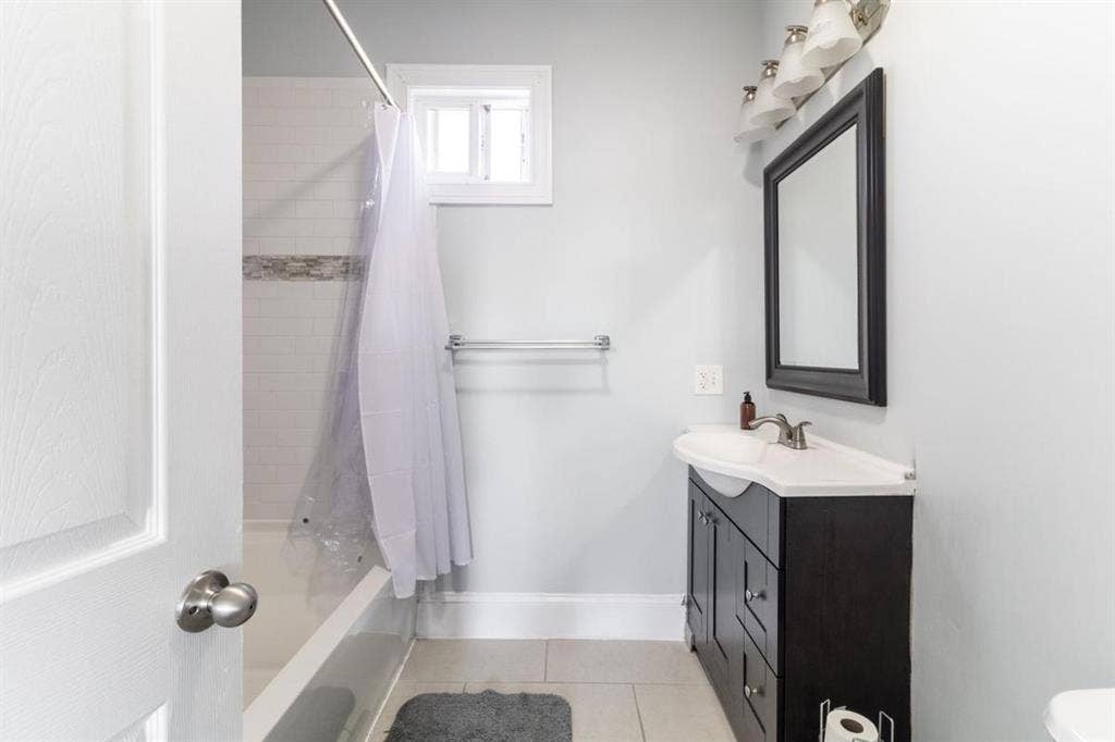 Full private bedroom for rent