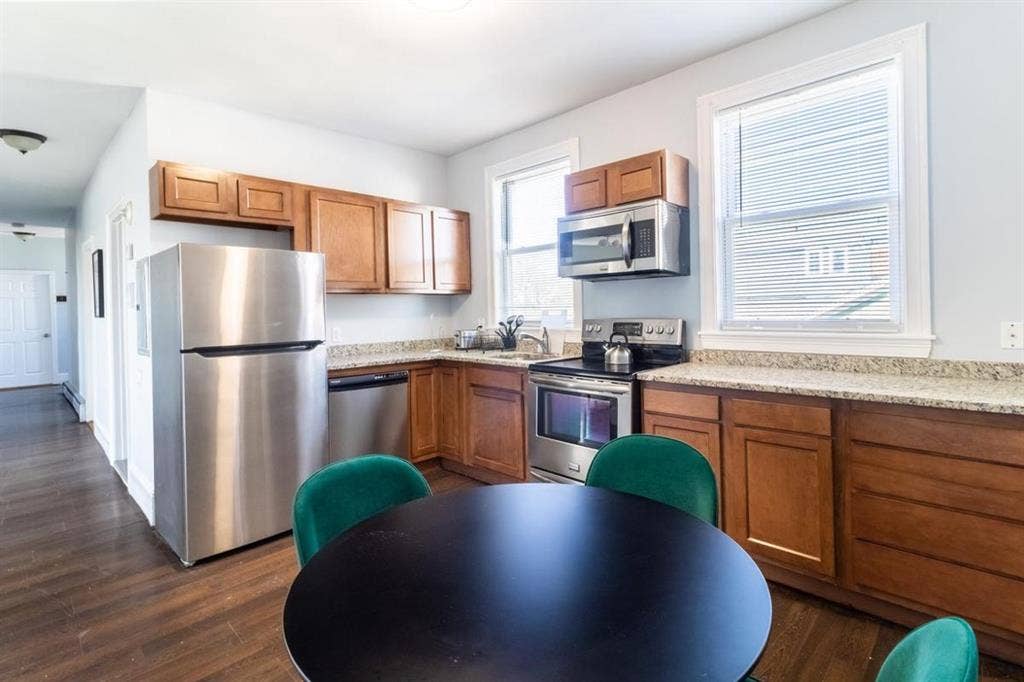 Full private bedroom for rent