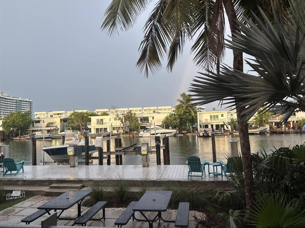 🌊Beautiful Waterfront Unit🌊