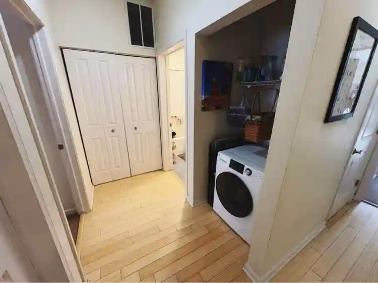 Private Bedroom + Bathroom Downtown